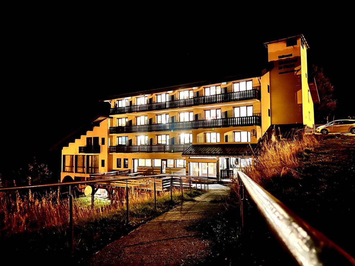 Hotel Le Piolet Сен-Мартен-де-Бельвиль Экстерьер фото