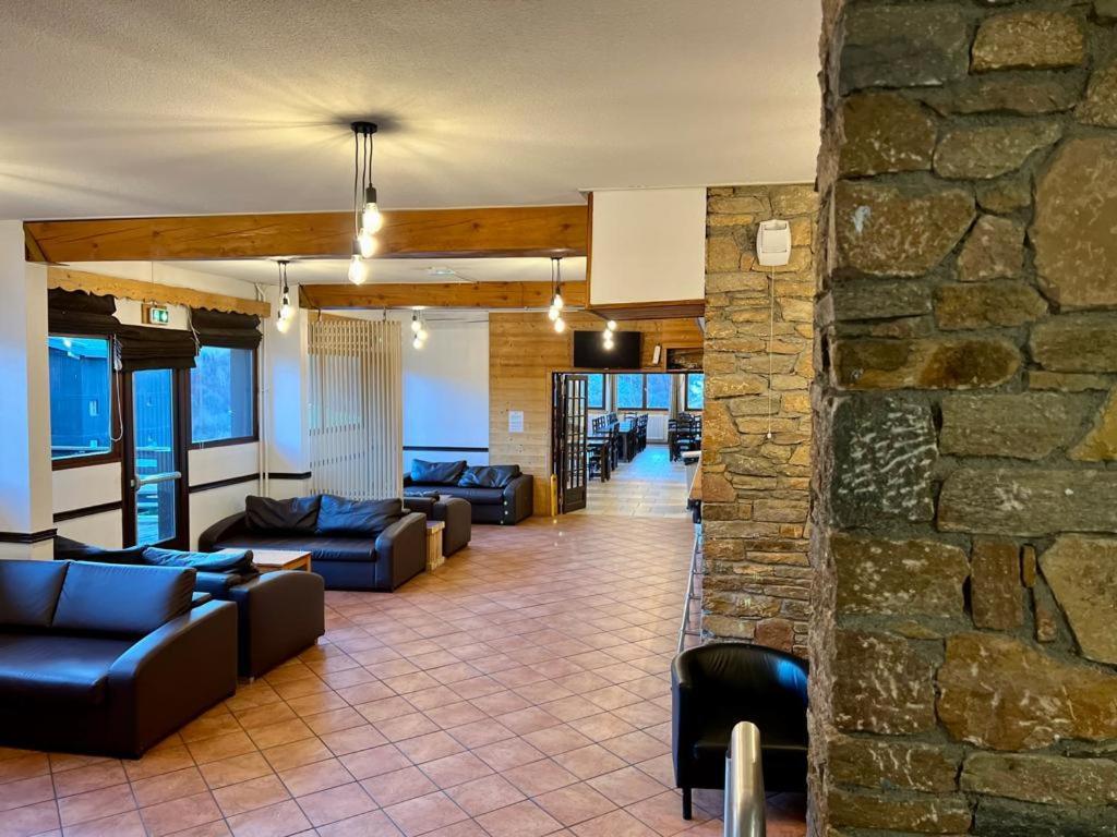 Hotel Le Piolet Сен-Мартен-де-Бельвиль Экстерьер фото